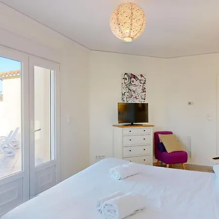 Barcelona By On Travel Oliva